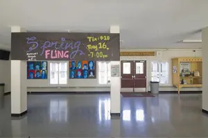 Cariboo-Hill-Secondary-Hallway-732x488
